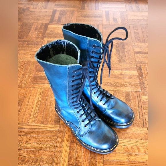 Made in England Doc Marten boot - Picture 3 of 11